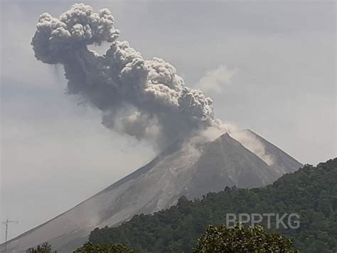 status waspada sebelum gunung merapi meletus terjadi tujuh kali gempa