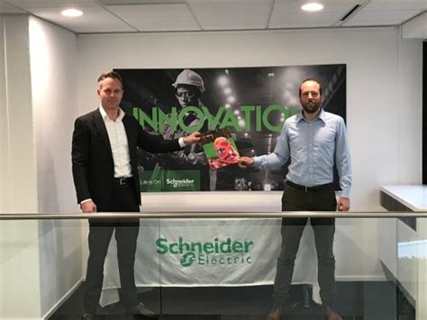 Schneider Electric En Techbinder Gaan Partnership Aan At Aandrijftechniek