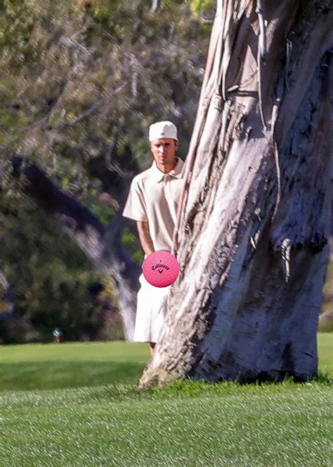 Justin Bieber Takes A Leak On Private Los Angeles Golf Course Like It S