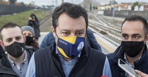 Fake news, misinformation, error, more information, additional data, etc. Povero ometto. Salvini disintegra Saviano dopo gli insulti tv - Il Tempo