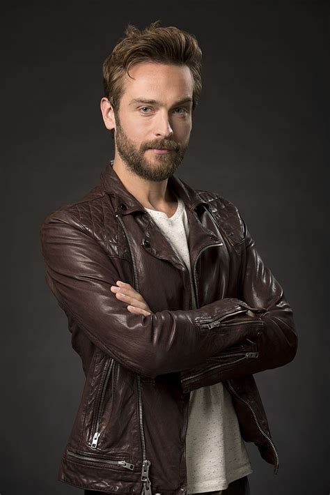 Tom Mison Photo 13 Of 15 Pics Wallpaper Photo 819867 Theplace2