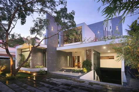 The Axial House / VM Architects | ArchDaily