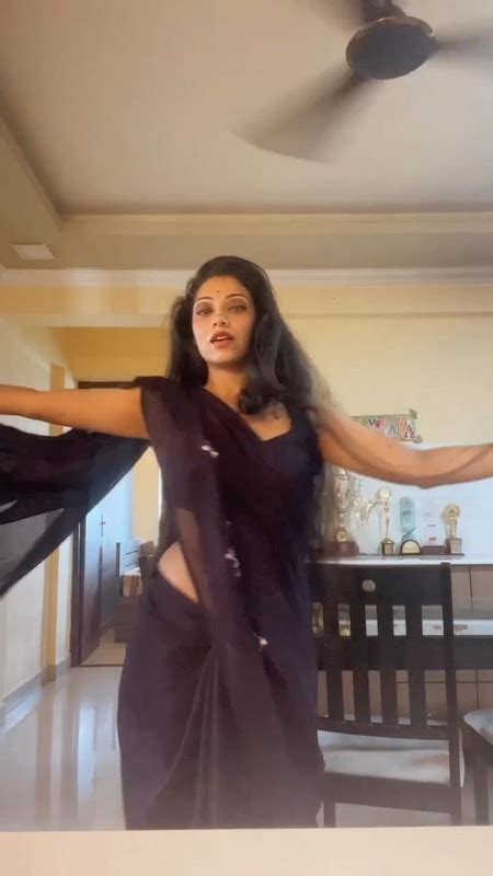Avantika Mohan Sexy Navel And Hip In Black Saree