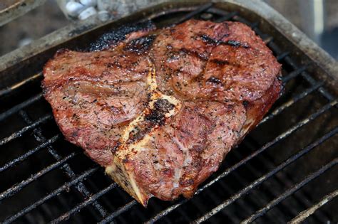 Chuck steak is a relatively cheap solution to a weeknight family meal and adding a delicious red wine based marinade makes it extra tasty. Recipe: Grilled Chuck Steak - HoustonChronicle.com