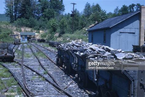 Broken Railroad Tracks Photos And Premium High Res Pictures Getty Images