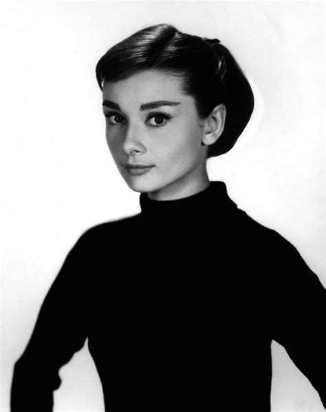 Audrey Hepburn En 14 Looks Incontournables Vogue France