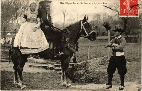 Départ Des Mariés Bretons Aprés La Fete Folklore Types Cartorum