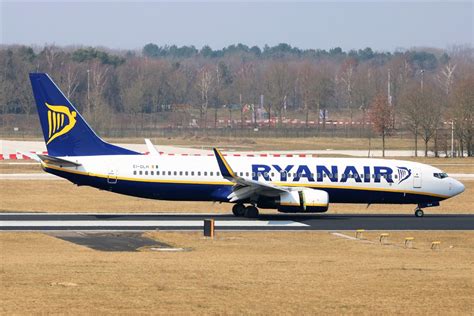 Airbus studies started in 1988 and the project was announced in 1990 to challenge the. Ryanair | Pictures of airplanes | A380 plane spotter