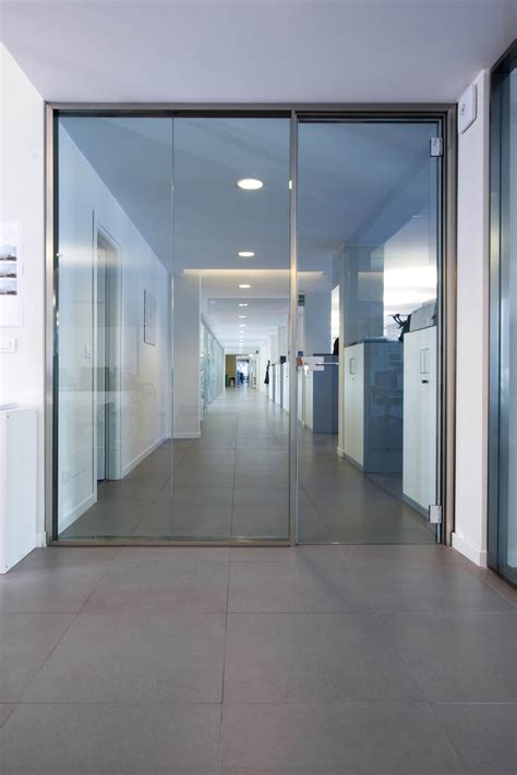 With so many people working in most offices these days, employees can easily lose productivity due to a general low amount of satisfaction. Office Glass Door - Glass Wall Systems - Glass Partition Walls