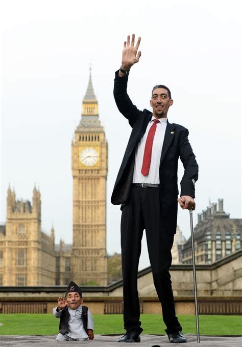 Image captionfemale officers pictured at the 20th they are the latest talking point in conversations about how women navigate a world designed in welcome to the big screens says apple and women like me with small hands who need the. (photos) The Tallest Man And The Shortest Man In The World ...
