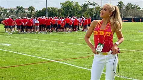 Nfl Gracie Hunt The Instagram Model And Daughter Of The Kansas City Chiefs Owner The Owner