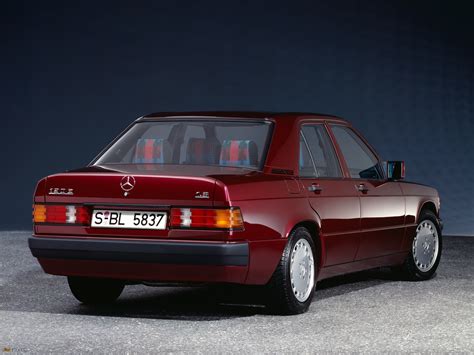 Mercedes Benz 190 E 18 Avantgarde Rosso W201 1992 Pictures 2048x1536