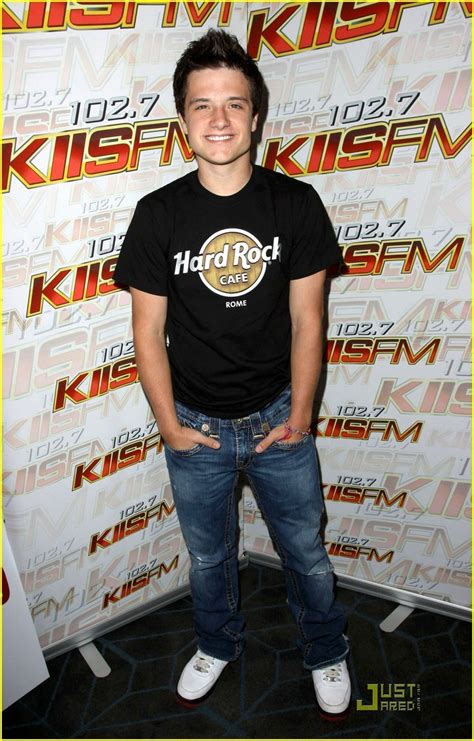 josh hutcherson at kissfm s teen choice awards josh hutcherson photo 7571767 fanpop