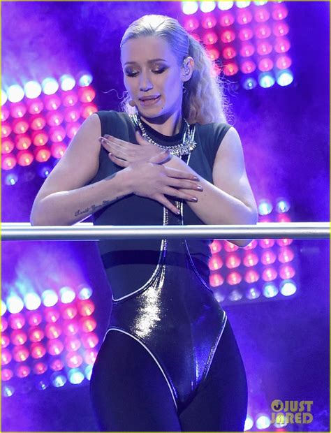 Iggy Azalea Makes Us Beg For It At Amas 2014 Watch Now Photo 3248767 2014 American Music