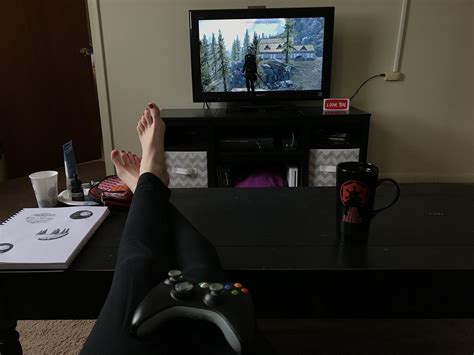 Mom Just Put Your Feet Up So They Can See Your Nail Polish Ok R Gamingcirclejerk