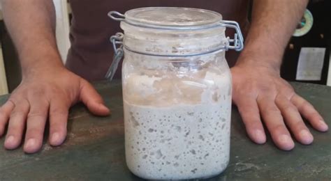 Voici comment préparer de la levure à la maison avec seulement avec de l eau et de la farine C