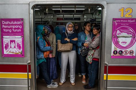 in indonesia women begin to fight ‘epidemic of street harassment the new york times