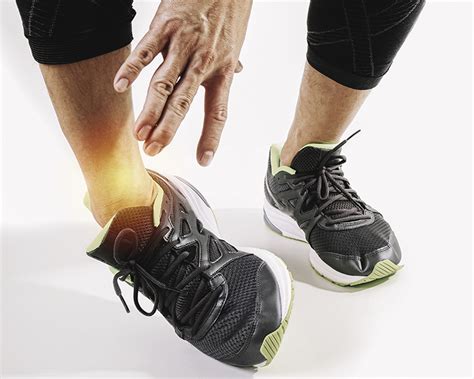 Esguince de tobillo Síntomas causas y tratamientos de esta lesión del pie