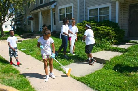 Local Kids Cleaning Up Neighborhood News