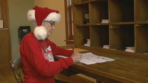 Volunteer Elves Respond To Every Letter Sent To Town Of Santa Claus Indiana Cbs News
