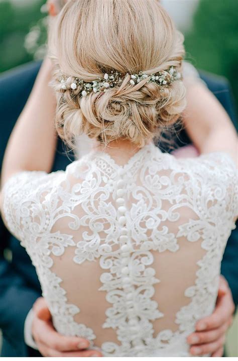 There have been so many bridal buns, chignons, braided, twisted, and. 25 Drop-Dead Bridal Updo Hairstyles Ideas for Any Wedding ...