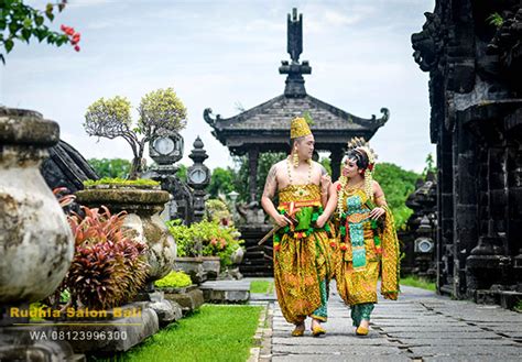 Rumah adat ini dibangun pada zaman syekh syarif hidayatullah atau sunan gunung jati. Prewed Adat Jawa - Profesional Salon & Wedding di Bali