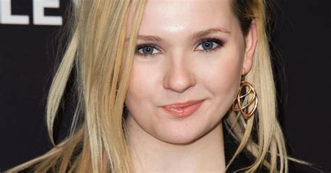 abigail breslin dyed her hair brown and went back to her roots — photos