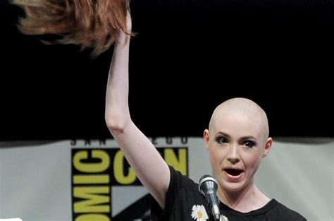 Karen Gillan Reveals Shaved Head At Guardians Of The Galaxy Comic Con Panel Metro News