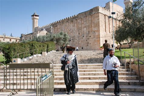 Video Abrahams Hebron Then And Now Part 2 The Tomb Of The