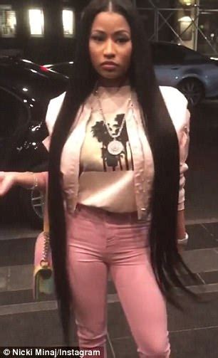 Nicki Minaj Shows Off Famous Booty In Tight Pink Pants Daily Mail Online