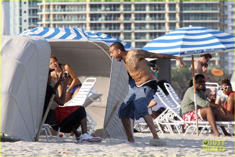 Chris Brown Shirtless In Miami Beach Chris Brown Photo