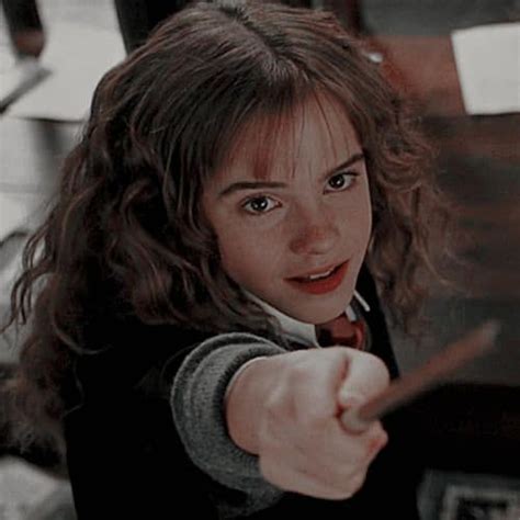 Pin By Queen On E M M A W A T S O N Harry Potter Hermione Granger