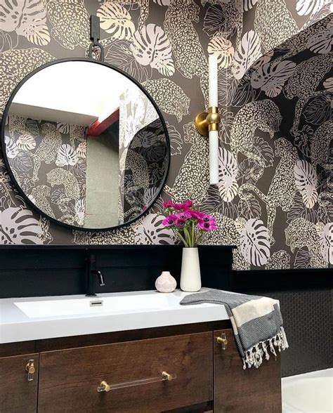 This Bathroom Wallpaper Design Is Strong Bold Fearless A Gorgeous