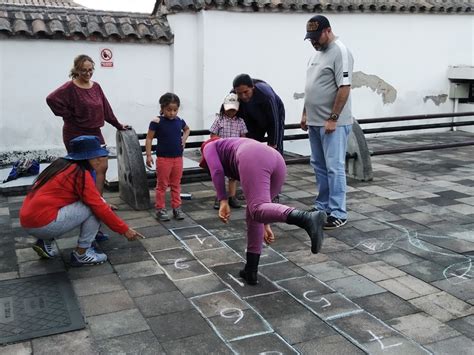 Un equipo se encargará de pagar (exceptuando a un jugador, que. Juegos Tradicionales De Quito : Juegos Tradicionales de ...