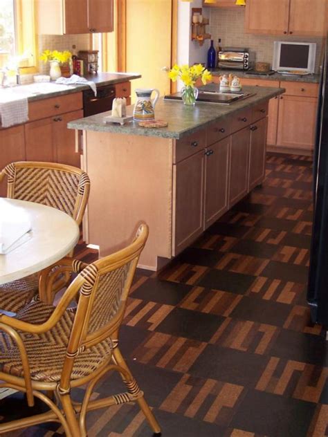 There is little doubt that it is the kitchen that garners most of our attention when it comes to new of course, this also means the kitchen needs to be a lot sturdier and its floor good enough to take all. 40+ Outstanding Kitchen Flooring Ideas 2019 - Designs & Inspirations