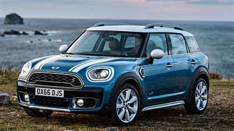The mini countryman is a subcompact luxury crossover suv, the first vehicle of this type to be launched by bmw under the mini marque. 2017 MINI Cooper S Countryman ALL4 - Drive and Design ...