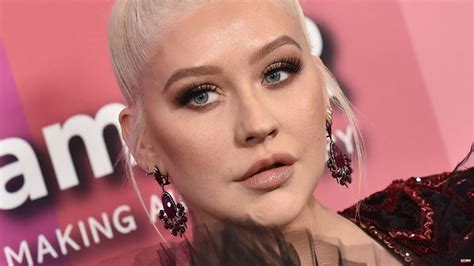 Christina Aguilera Live On Stage With Daughter Summer Rain News