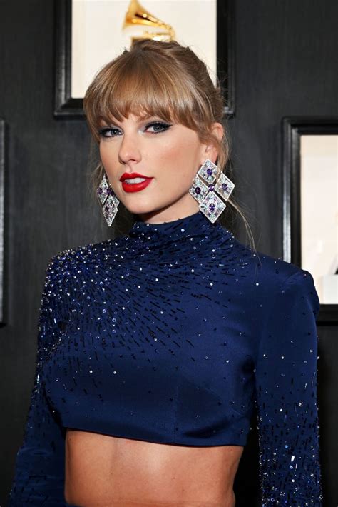 Taylor Swift Gorgeous And Glowing 2023 Grammy Awards Celeblr