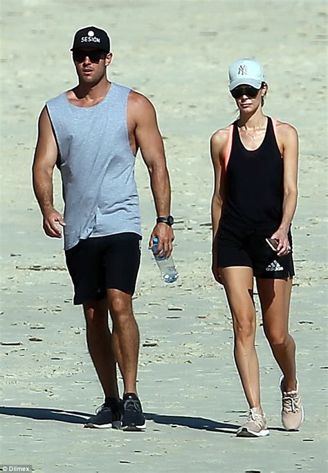 Jennifer Hawkins Enjoys Beach Walk With Husband Jake Wall Daily Mail Online