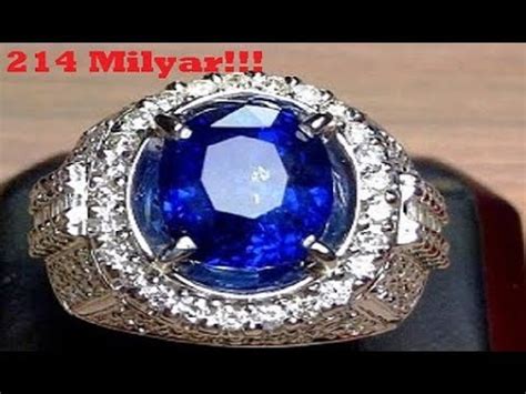 Akan tetapi, pemain juventus itu tercatat memberikan cincin pertunangan termahal untuk pasangannya, georgina rodriguez, di kalangan wags (wife and girlfriends), alias kekasih dan. 10 BATU CINCIN TERMAHAL di Dunia, TEMBUS 214 MILYAR!!!