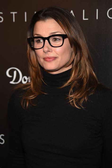 32 Celebrities Looking Chic In Glasses Glasses Outfit Glasses Fashion Women Celebrity Look