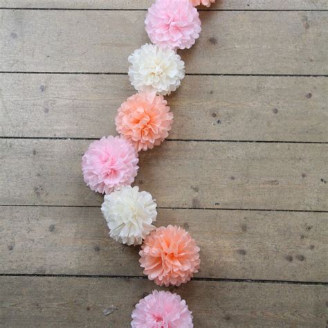 Anleitungen und tutorials für große und kleine blumen aus servietten, seidenpapier und tonpapier. PomPom-Girlande "Sorbet Mix" - PomPom your life ...