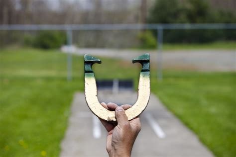 How To Play Horseshoes
