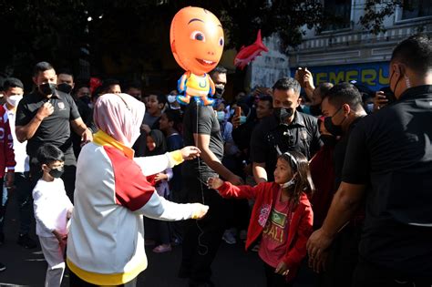 Foto Momen Presiden Jalan Santai Di Lokasi Cfd Bersama Jan Ethes