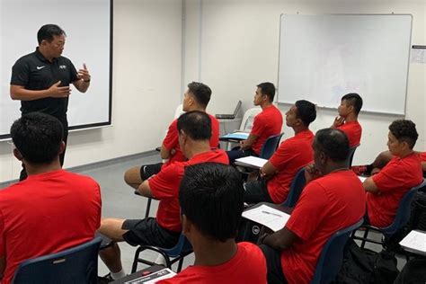 Zaiful nizam bin abdullah is a singaporean professional footballer who plays as a goalkeeper for s.league club balestier khalsa and the sing. Introducing basics of goalkeeping through coaching course ...