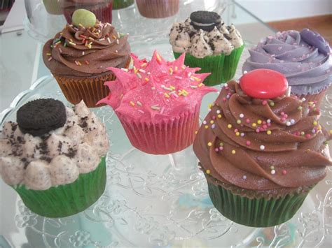 diferentes cupcakes de diferentes sabores colores y formas que aproveche cupcakes rico