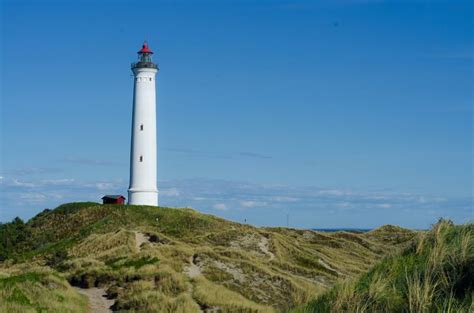 Am tag der anreise, oder schon einen tag vorher, können sie sehen, ob badesachen oder regenjacke ganz oben in die reisetasche gehören. Lyngvig Lighthouse Hvide Sande Denmark | Leuchtturm, Turm ...