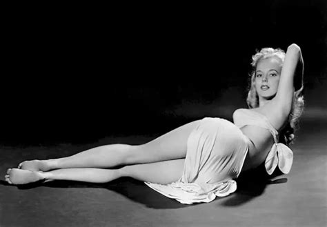 Ww Wwii Photo Betty Brosmer Pinup Girl S Centerfold World War Two