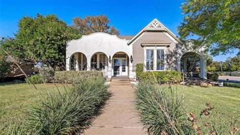 Home Renovated By Chip And Joanna Gaines Available In Waco