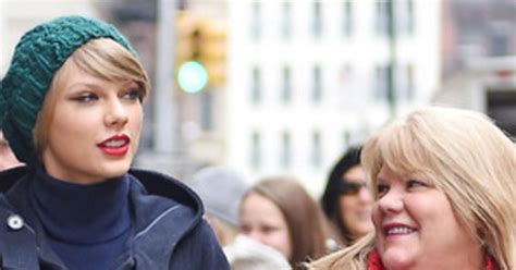 Taylor Swifts Mom Has Cancer E News France
